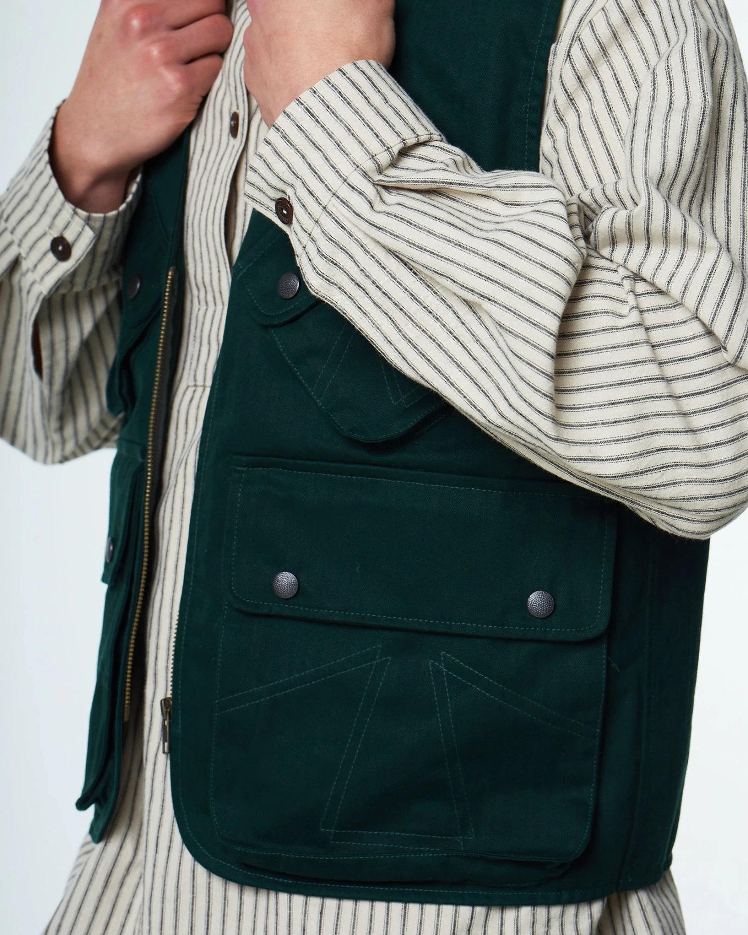 TROPICAL VEST HERRINGBONE WAX Bottle Green 3 TROPICAL VEST HERRINGBONE WAX Bottle Green - Image 3